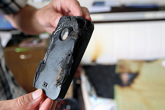 В Волгограде школьник получил ожоги от загоревшегося в руках телефона