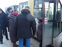 Омичи в выходные штурмуют маршрутки из «Меги»