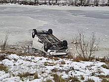 Ноябрьские автоинспекторы помогли водителю, попавшему в беду на трассе