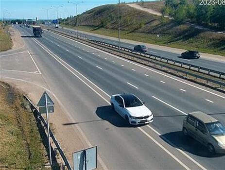 Думал, что самый умный: в Самаре полицейские задержали водителя BMW, прятавшего номера