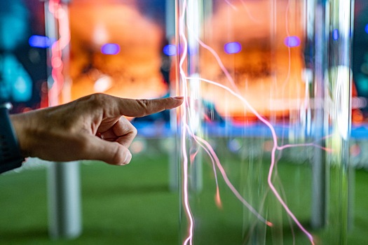 Катушки Теслы, клетка Фарадея и робособаки: что посмотреть в павильоне «Робототехника» на «Территории будущего. Москва 2030»