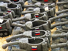 Мирные боемашины: к 23 февраля вырос спрос на тапки-танки