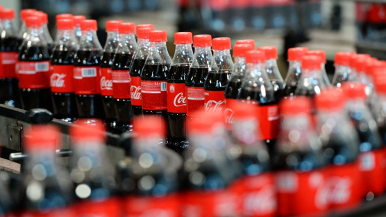 В Смоленской области полиция конфисковала 38 тысяч бутылок поддельной колы