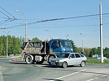 Авария с мусоровозом частично блокировала движение по кольцу в Кемерове
