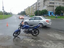30-летний мотоциклист попал под «Ладу Гранту» в Череповце