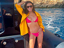 59-летняя Деми Мур снялась в купальнике на яхте