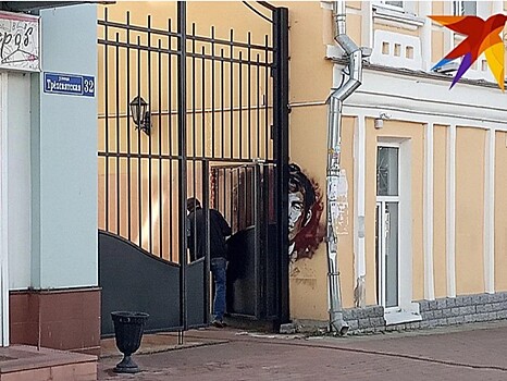 В Твери портрет-граффити Мандельштама закрыли воротами