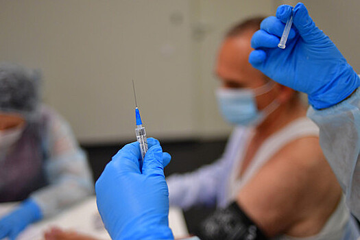Обязательную вакцинацию от коронавируса вводят еще в четырех регионах РФ