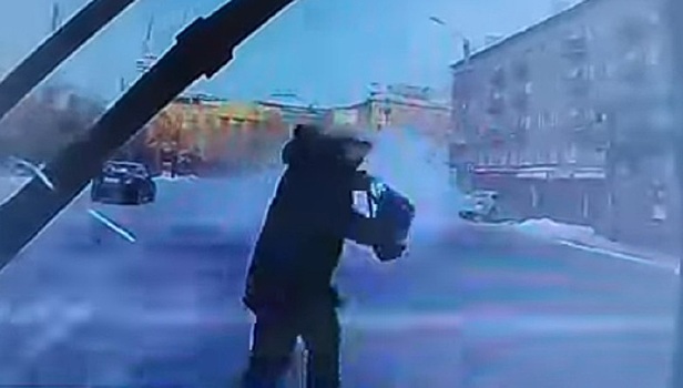 В Красноярске автобус насмерть сбил пенсионерку, переходившую дорогу