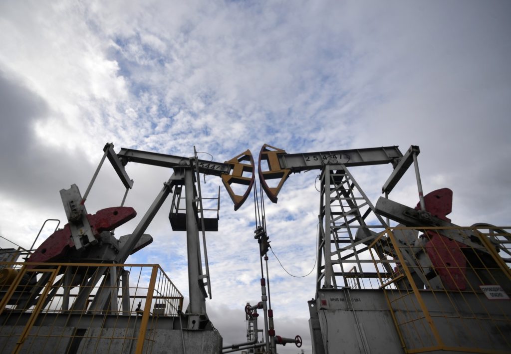 Данные из США подстегнули нефть