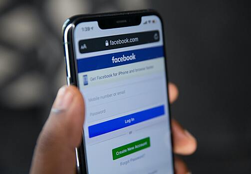 В борьбе со СМИ Facebook случайно заблокировала себя