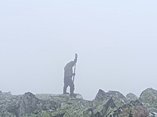 Маршрут на одну из вершин «Таганая» обозначали вешками