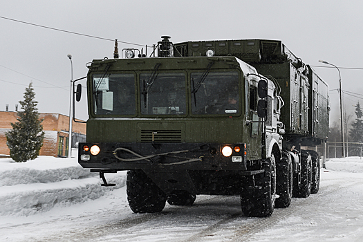 Кадры постановки новейших ЗРС С-400 «Триумф» на боевое дежурство в Подмосковье