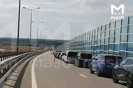 У Крымского моста образовалась пробка из 1,5 тысячи машин