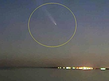 Хвостатую комету на закате сфотографировала жительница Новосибирска