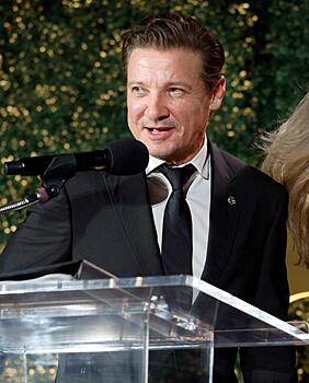 Режиссер обвинила звезду Marvel Джереми Реннера в домогательствах и угрозах