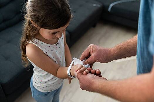 Врач рассказал об опасности влажных салфеток для детской кожи