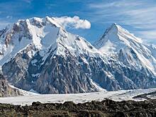 Во время катания на снегоходах в российском регионе пропали 13 туристов