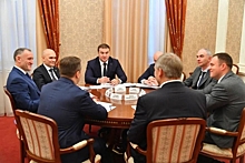 Хоценко предложил белорусскому производителю спецтехники открыть завод в Омской области