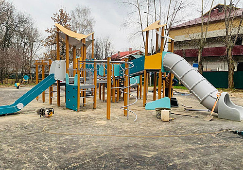Детскую площадку скоро откроют в Центральном парке