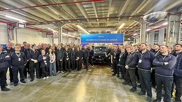 Jaguar выпустил последний автомобиль с бензиновым двигателем