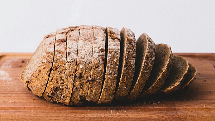 Диетолог рассказал, почему полезно хранить хлеб в холодильнике