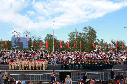 Названы дни репетиций военного парада на площади Куйбышева
