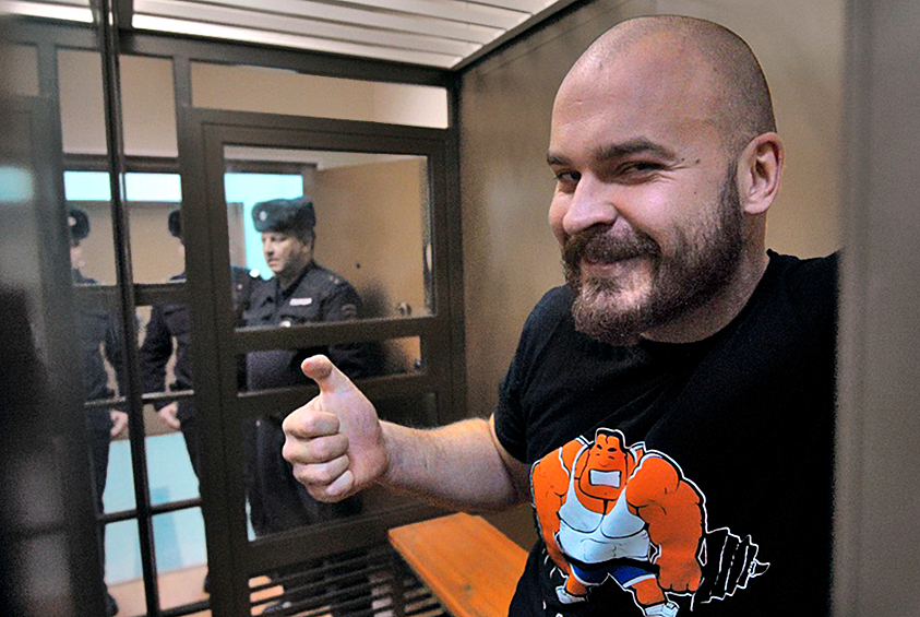 27 июня Бабушкинский районный суд признал лидера движения «Реструкт» Максима Марцинкевича по прозвищу Тесак, одного из лидеров российских неонацистов, виновным в экстремизме, разбойных нападениях и хулиганстве. По приговору он получил 10 лет колонии