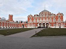 В Петровском путевом дворце открылась выставка Гохрана России