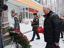 Губернатор Андрей Травников открыл памятник дважды Герою России Михаилу Гудкову в Новосибирске