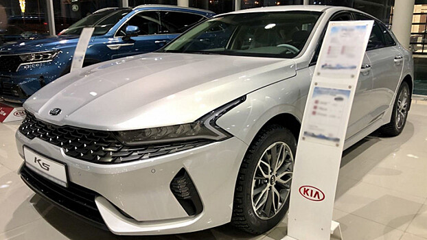 Стало известно, как подорожали популярные бизнес-седаны на рынке России в 2021 году