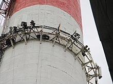 На ТЭЦ-4 в Курске обновляют дневную и ночную маркировку дымовой трубы