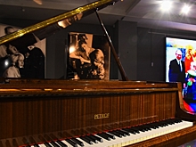 В Волгограде открыта выставка наград Александры Пахмутовой