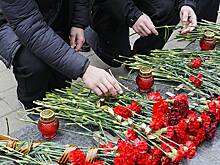 В Петербурге почтили память погибших при тушении гостиницы «Ленинград» спасателей