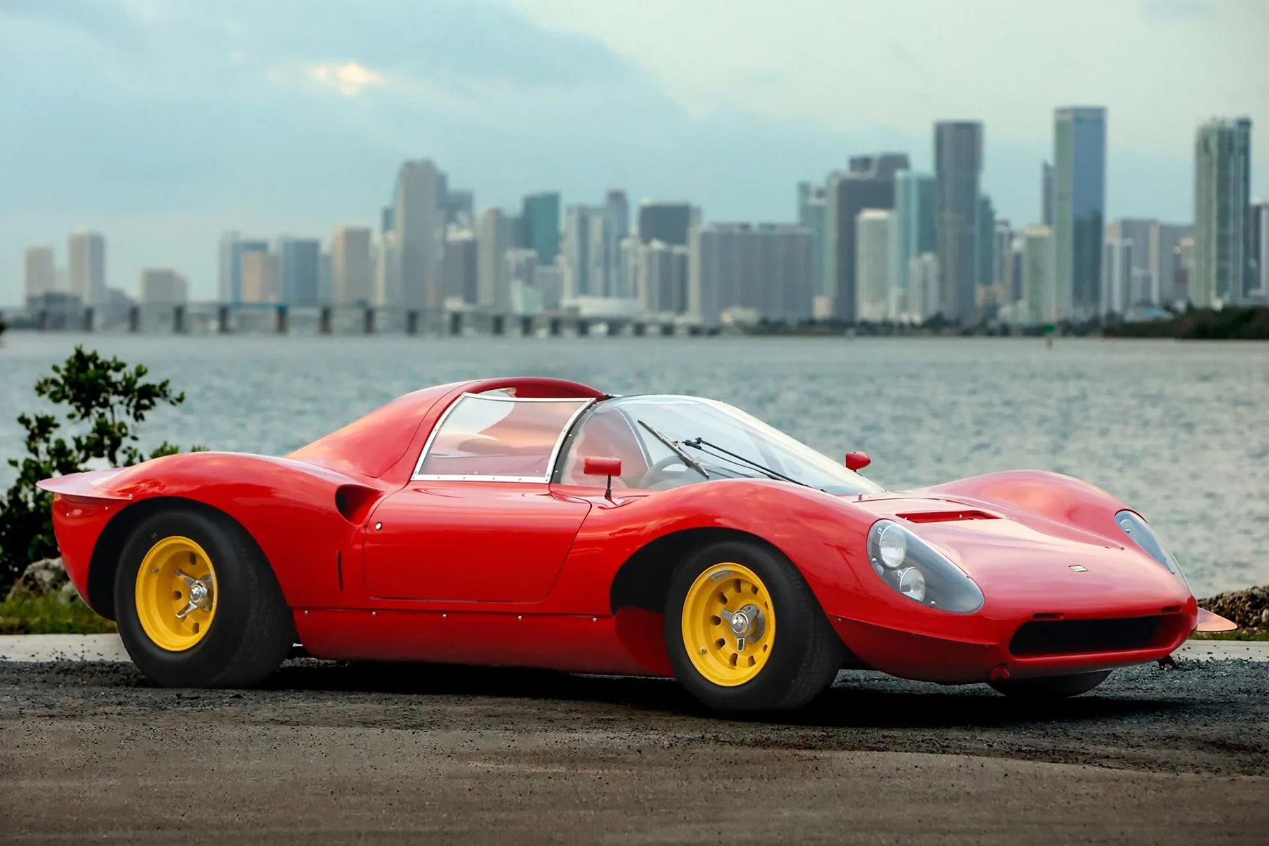 Одну из двух построенных Ferrari Dino середины 60-х годов пустят с молотка