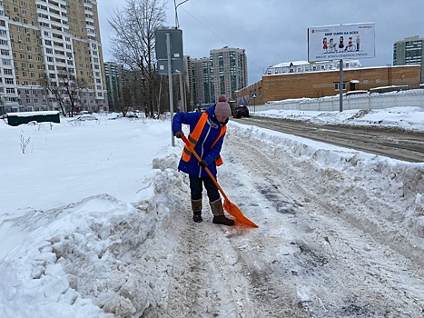 В Красногорке порядок наводят более 1000 дворников