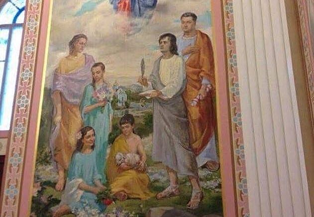 Лик Порошенко украсил фрески в его личном храме