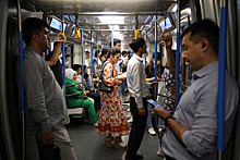 Обходчик путей объяснил причину качания пассажиров в вагонах метро
