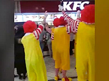 Нетрезвые Рональды Макдональды устроили акцию протеста в британском KFC