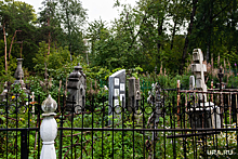 Жителям Осы не хватает дыр в новом заборе вокруг кладбища
