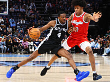 Де’Аарон Фокс о 15 очках за 3 минуты в дебютном матче: «Ну, я все-таки умею играть в баскетбол»