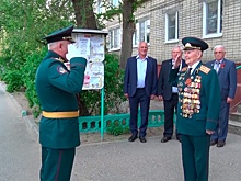 Военнослужащие полигона Капустин Яр исполнили «Смуглянку» для ветерана в канун 9 мая