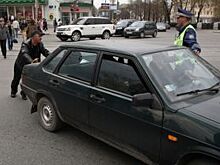 «Я с бабой не поеду!» Почему некоторые не воспринимают женщину-водителя?