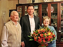 Префект СЗАО поздравил супругов с 60-летием семейной жизни
