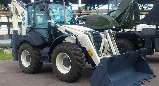 Все четыре колеса: Новый экскаватор-погрузчик TLB-935 Тверского завода