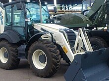 Все четыре колеса: Новый экскаватор-погрузчик TLB-935 Тверского завода