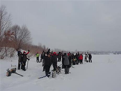 Под Самарой прошел чемпионат по зимней рыбалке