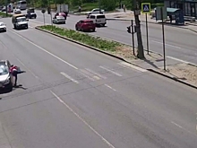 На камеру попало ДТП с пешеходом в Волгограде