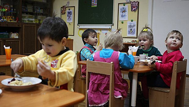 Главной причиной изъятия детей из семей в РФ является бедность