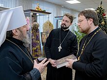 Митрополиту Удмуртскому вручили подарок от митрополита Минского